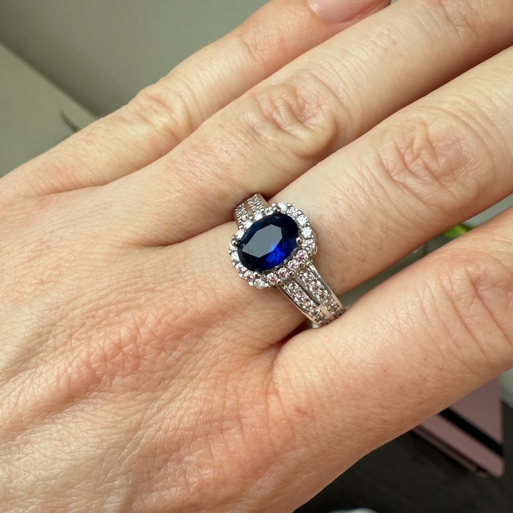 Fashion ring